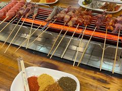 -哈尔滨小酒馆·鲜肉现穿自助烧烤(康新花园店)