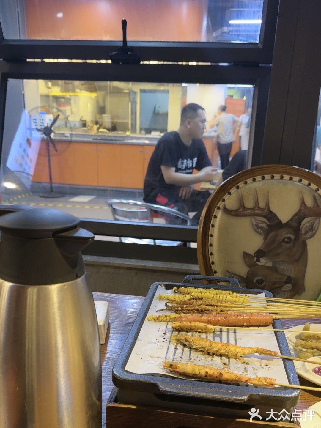 这里的呼伦贝尔羊肉串真是一绝！嫩滑多汁的羊肉