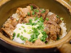 窝蛋牛肉拼排骨-红星光发煲仔饭(文海店)