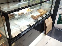 面包甜点陈列柜-上海哈尔滨食品厂(淮海中路店)