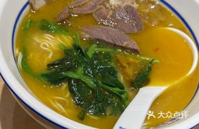 Golden Sour Beef Shank Noodles