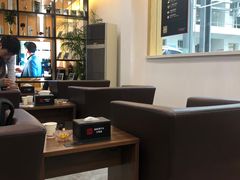 -上海华裕比亚迪4S店