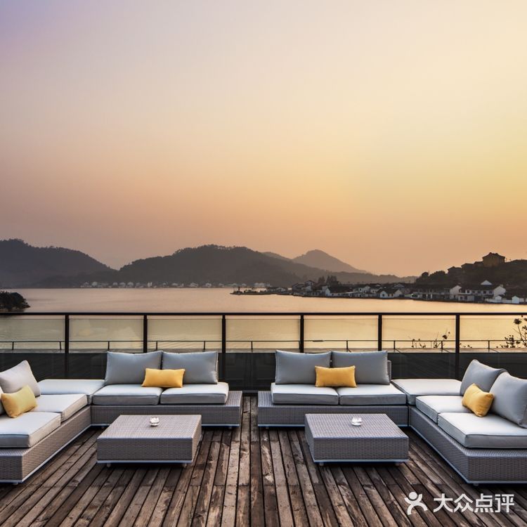 大部分都是能看得到烟波浩渺东钱湖的湖景房