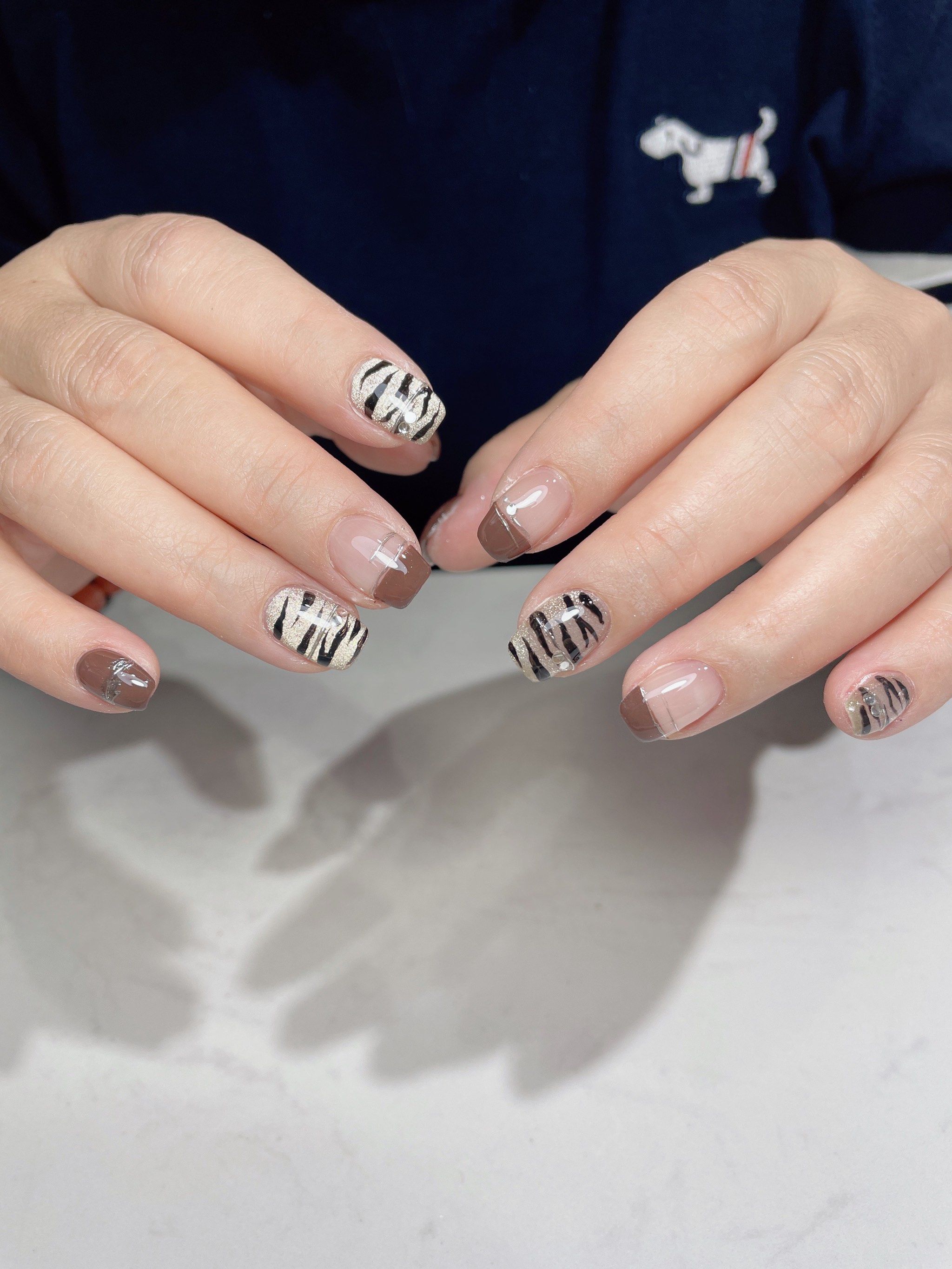 斑马纹彩绘美甲