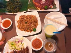 -东海岸人工湖美食村