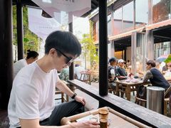 靠窗位-Metal hands·铁手咖啡