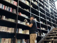 -钟书阁(松江泰晤士小镇店)