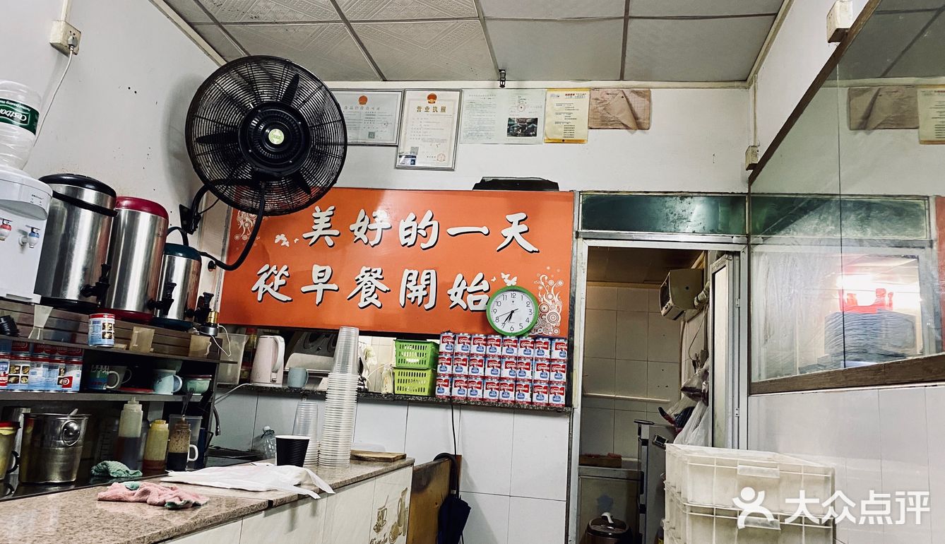 很多人在排队买，很害怕老板和我们说卖完了
