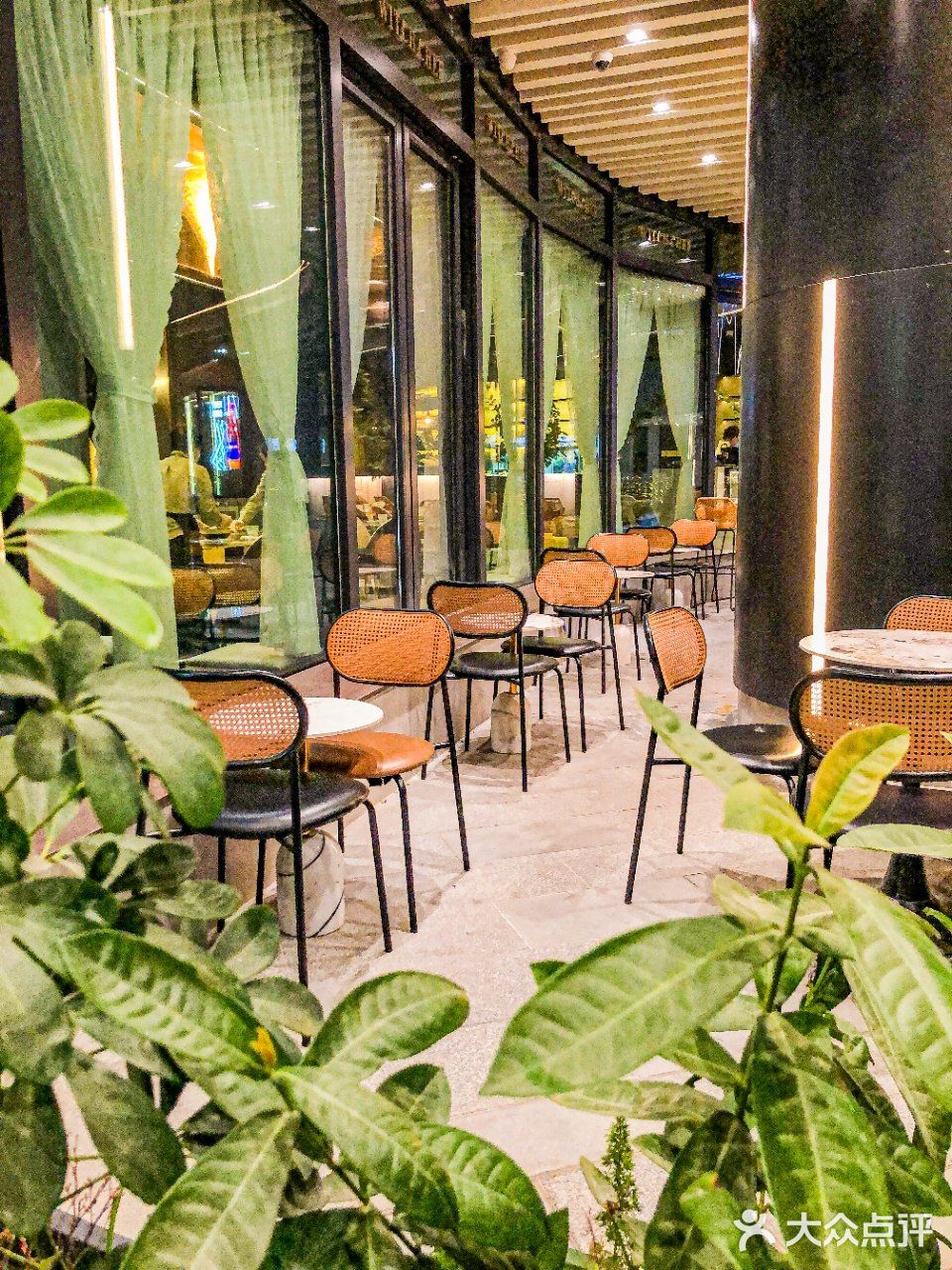 浪漫的魔女主厨西餐厅，新年约会的首选地‼️