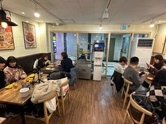 -BHC炸鸡(明洞总店)