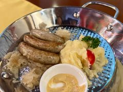 猪肉煎肠配土豆泥酸菜-申德勒加油站西餐厅Schindlers Tankstelle(上海外滩店)