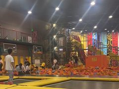 -极限PLAY运动娱乐新世界·团建派对潮玩休闲馆·室内蹦极高空游乐园