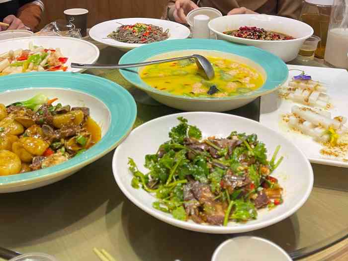 喜厨时尚餐厅-"周末某天开车去往华为方向的二妃山庄回来.