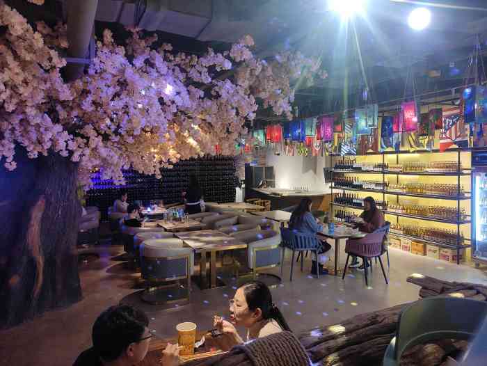 长兴里栀子花开演艺酒吧