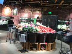 -中百仓储超市有限公司(越秀星汇维港店)