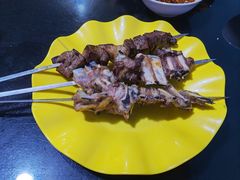 -烤肉小伙烤肉店