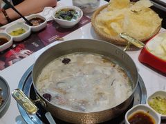 -洪氏嗨捞·广东猪肚鸡·椰子鸡火锅(西咸万象城店)