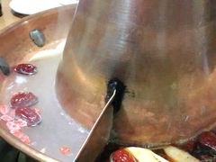 -果松木炭酸菜铜火锅·外婆参鸡汤