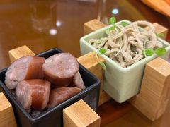 手掰肠拼香椿苗豆腐丝-燕风楼烤鸭店(建设总店)