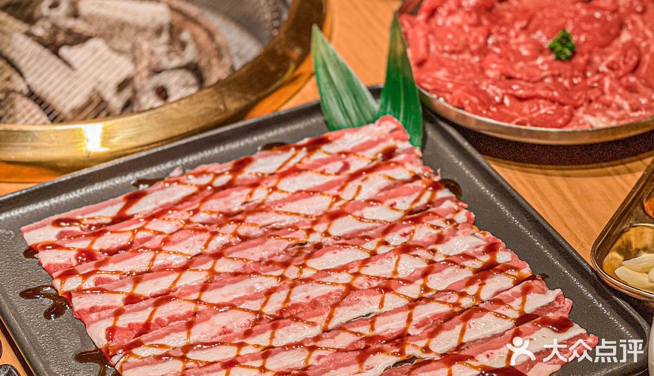 魔都联洋这边开了家金光闪闪的韩式烤肉！ 