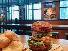 双蛋指椒牛肉汉堡-魏斯理汉堡(西安沣东吾悦店)