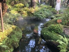 -Chom Cafe and Restaurant