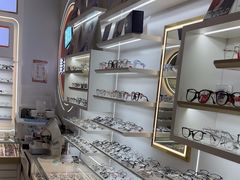 -美式眼镜·授权蔡司.依视路.尼康.豪雅.明月(南翔印象城店)