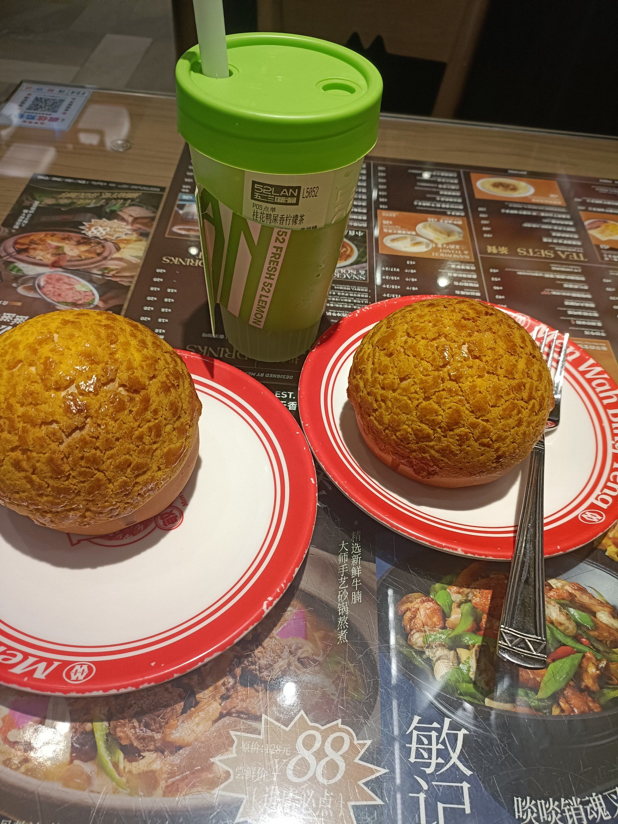 敏华冰厅菠萝包