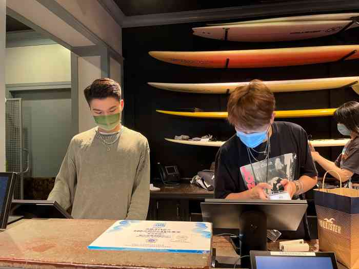 hollister(天环广场店)-"第一次想给店员打两星 有些店员还是不错.