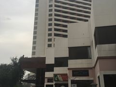 -燕山大酒店