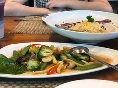 -Chom Cafe and Restaurant