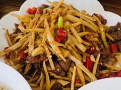 酸笋炒牛肉-牛八宝桂林米粉(八里庄店)