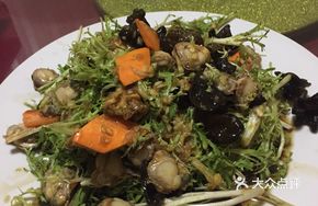 Bitter Greens with Whole Clams