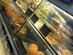 面包甜点陈列柜-白玉兰食品甜凤店(合生汇店)