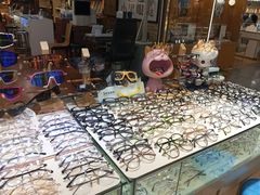 -三叶眼镜城批发市场(上海火车站店)