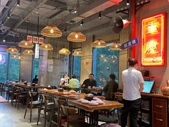 大堂-炉小二铜锅牛蛙•川湘菜(三里屯店)