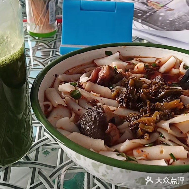 这家的肠粉真的很好吃，我基本上每周都要来吃一次