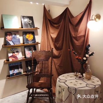 一家超有艺术风的店 就喜欢这种简洁 随性 享受慵懒的