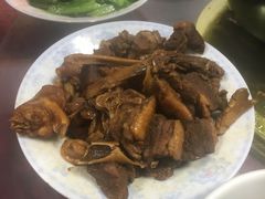 焖鸭肉-农家老屋药根鸡