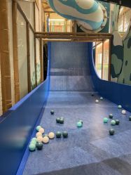 -奈尔宝·儿童乐园·亲子餐厅(华采天地店)