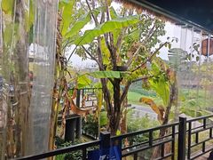 -茅草房·河畔园林火锅