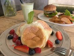 招牌牛肉汉堡-UPPER KITCHEN(延安路店)