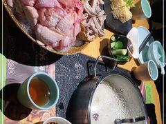 -洪氏嗨捞·广东猪肚鸡·椰子鸡火锅(西咸万象城店)