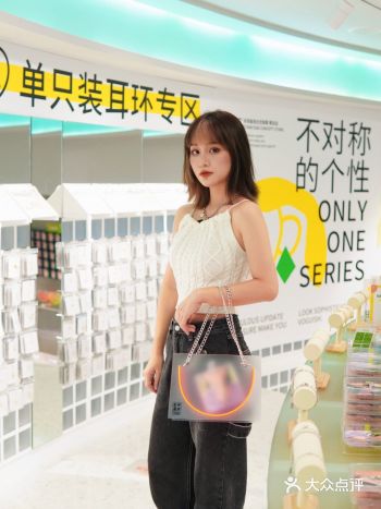 深圳潮玩|艺术展览式的彩饰星球