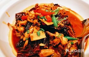 Sauce-Steamed Duck with Frog Legs