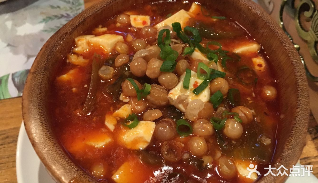 晚上和朋友一起聊聊天，听听歌，喝杯小酒