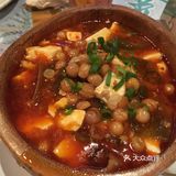 晚上和朋友一起聊聊天，听听歌，喝杯小酒