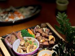 铁板黑椒雪花牛里脊配黄油煎时蔬-鳗鱼家·深夜食堂(军博店)
