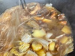 -粘豆包柴火铁锅炖
