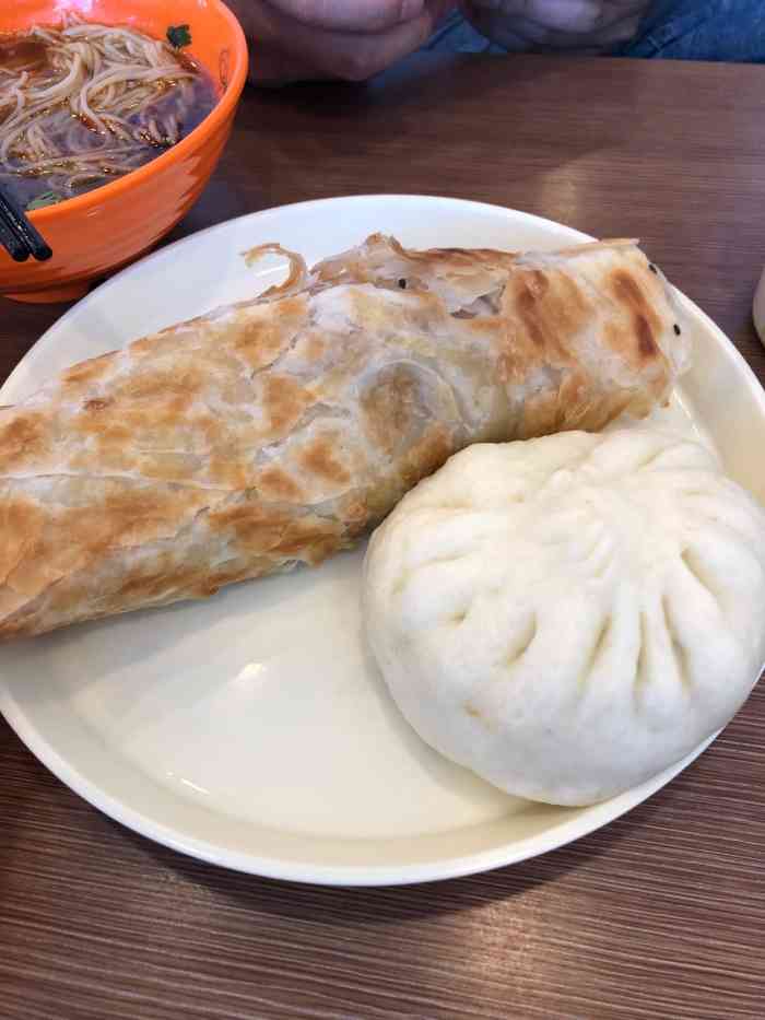 阿泰包子(大市场店)-"包子不错,中式快餐比较干净,经常买,还可.
